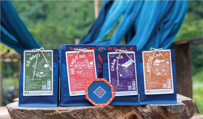 Từ những sản vật núi rừng đến những sản phẩm mang dấu ấn nghề truyền thống của đồng bào địa phương...