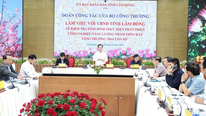 Ủy viên BCH Trung ương Đảng, Phó Bí thư Tỉnh ủy, Chủ tịch UBND tỉnh Lâm Đồng - Hồ Văn Mười phát biểu tại buổi làm việc. Ảnh: Thúy Hiền/BNEWS/TTXVN