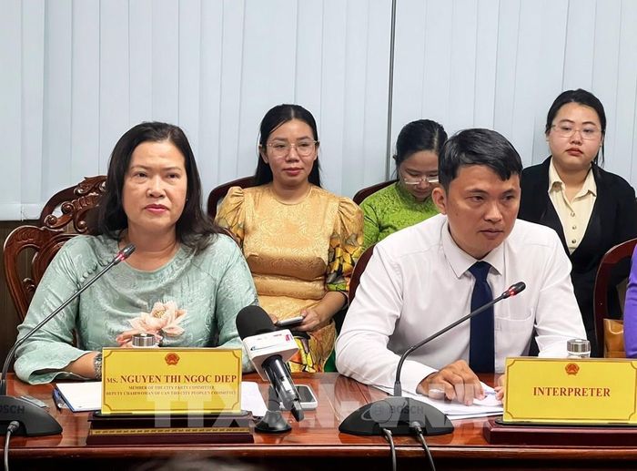 Bà Nguyễn Thị Ngọc Điệp, Phó Chủ tịch UBND thành phố Cần Thơ, phát biểu tại buổi làm việc. Ảnh: Ánh Tuyết - TTXVN 