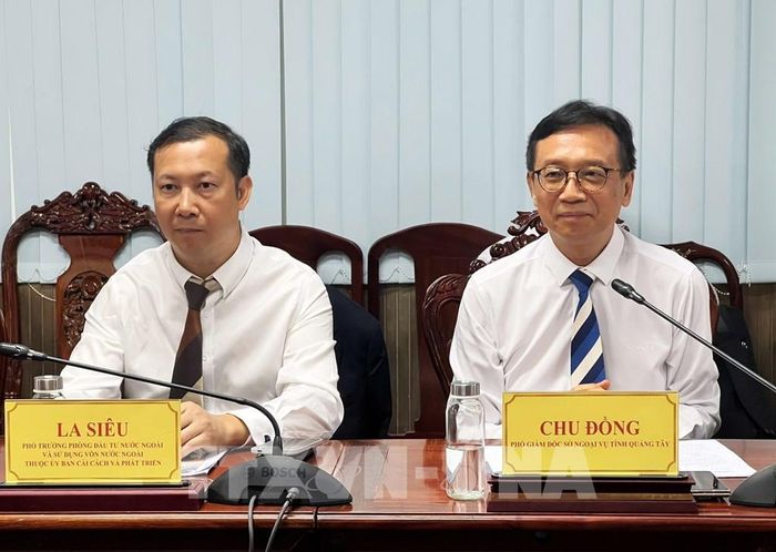Ông Zhou Tong, Trưởng đoàn công tác tỉnh Quảng Tây (Trung Quốc) phát biểu tại buổi làm việc. Ảnh: Ánh Tuyết - TTXVN