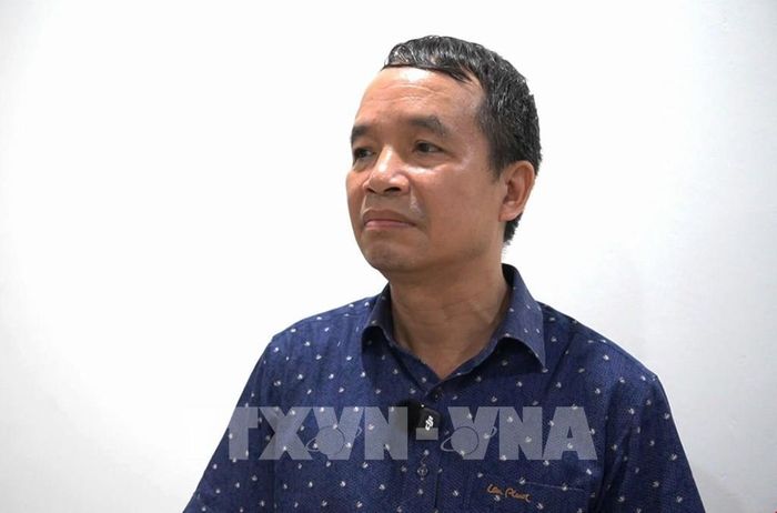 Ông Lương Sơn Hùng (trú tại ngõ 106 Lò Đúc, phường Hai Bà Trưng, Hà Nội) đề xuất việc kết nối giữa các phường lân cận với khu vực thuộc đề án cần được tổ chức theo hướng thuận tiện, thông thoáng. Ảnh: Hùng Mạnh - TTXVN.