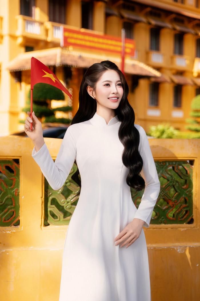 Á khôi 2 Hoa khôi Hà Nội 2026 - Ôn Thị Thu Hiền.