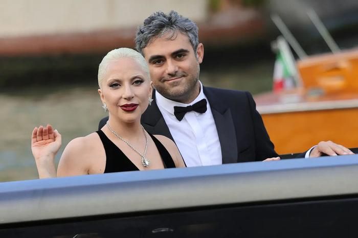 Trước đó, Lady Gaga từng thừa nhận cô và Michael Polansky đã nhiều lần nghĩ đến chuyện tranh thủ những khoảng nghỉ ngắn để kết hôn. 