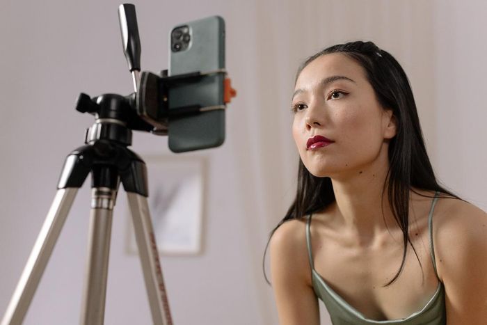Sáng tạo nội dung là công việc làm thêm có thu nhập cao ở thời điểm hiện tại. Ảnh: Sưu tầm