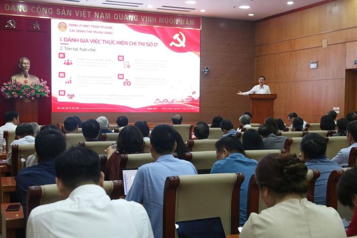 Phó Bí thư Đảng ủy MTTQ, các đoàn thể Trung ương Nguyễn Thái Học phát biểu tại Hội nghị