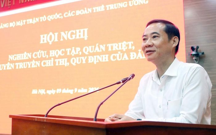 Phó Bí thư Đảng ủy MTTQ, các đoàn thể Trung ương Nguyễn Thái Học phát biểu tại Hội nghị