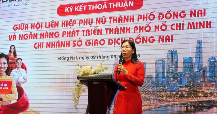 Bà Lê Thị Thanh Loan - Phó Chủ tịch Ủy ban MTTQ Việt Nam thành phố, Chủ tịch Hội LHPN TP Đồng Nai - phát biểu tại chương trình.