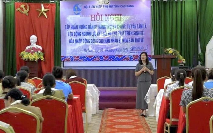 Quang cảnh lớp tập huấn cho phụ nữ Cao Bằng trong công tác phòng, chống buôn bán người