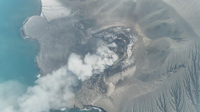 Hình ảnh núi lửa Anak Krakatau được chụp bằng máy bay không người lái. Nguồn: Cơ quan Địa chất Indonesia
