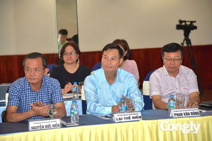 Các đại biểu tham dự tọa đàm.