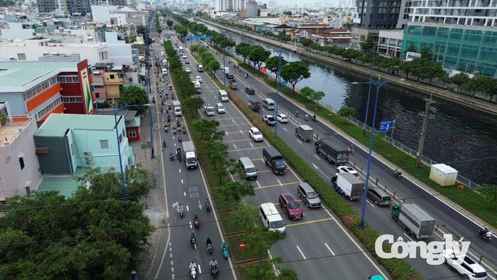 Đường Võ Văn Kiệt là một trong những trục giao thông quan trọng kết nối khu vực trung tâm TP.HCM với phía Tây thành phố.