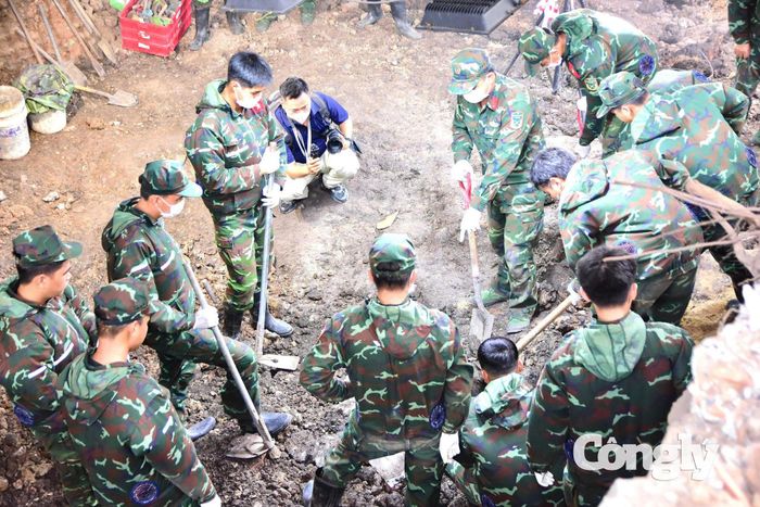 Quy tập thêm 13 bộ hài cốt liệt sĩ tại Công viên Lê Thị Riêng.