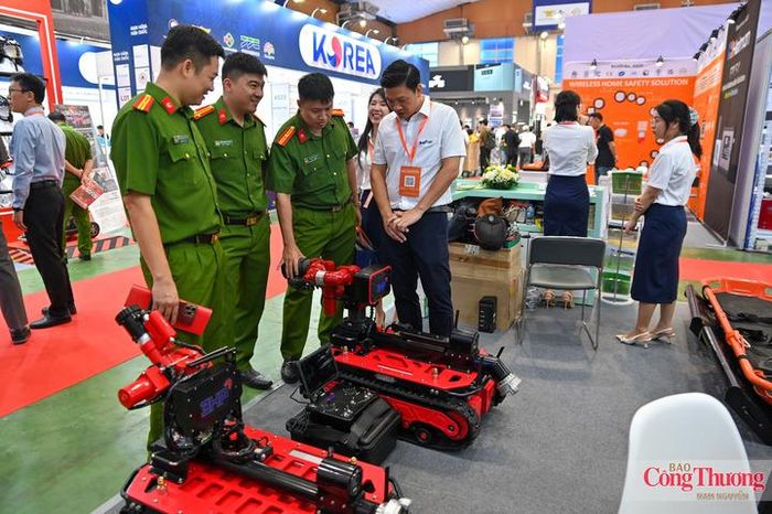 Lực lượng PCCC và CNCH rất quan tâm đến các sản phẩm robot nhỏ gọn, linh hoạt.