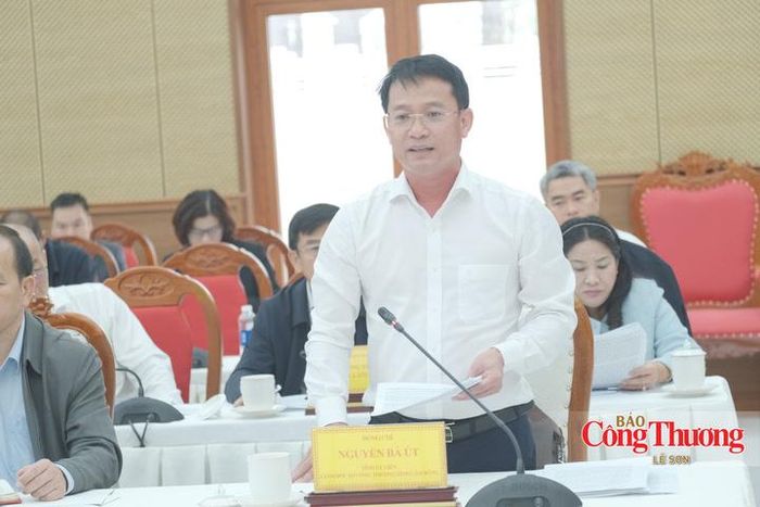 Ông Nguyễn Bá Út, Giám đốc Sở Công Thương tỉnh Lâm Đồng báo cáo với đoàn công tác.