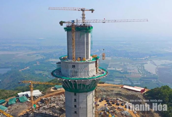 Kết cấu công trình đang được đẩy nhanh tiến độ thi công.