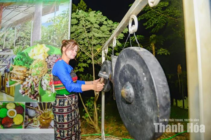 Với người dân bản Ngàm, du lịch không chỉ mang lại sinh kế, mà còn giúp những nếp nhà sàn, điệu múa, câu hát của cha ông tiếp tục được gìn giữ, lan tỏa, đánh thức tiềm năng phát triển du lịch sau sau hàng trăm năm “ngủ yên”.