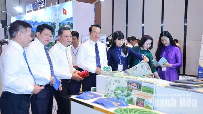 Đại biểu ấn tượng với các tour du lịch được giới thiệu của tỉnh Thái Nguyên.