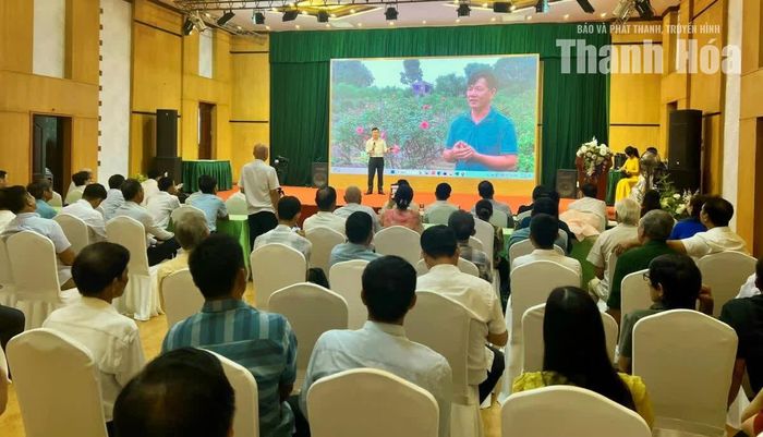 Thí sinh trình bày phần diễn thuyết tại hội thi.