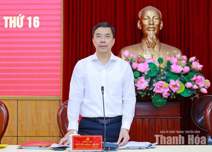 Phó Bí thư Thường trực Tỉnh ủy Nguyễn Hồng Phong điều hành thảo luận.