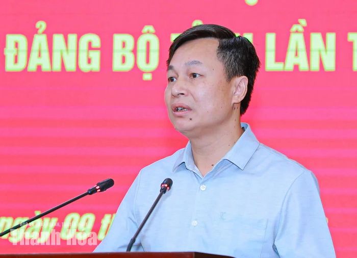 Bí thư Đảng ủy, Chủ tịch HĐND xã Hoằng Hóa Lê Thanh Hải phát biểu tại hội nghị.