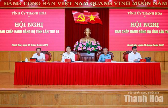 Bí thư Tỉnh ủy Lê Đức Thái và các đồng chí Phó Bí thư Tỉnh ủy chủ trì hội nghị.