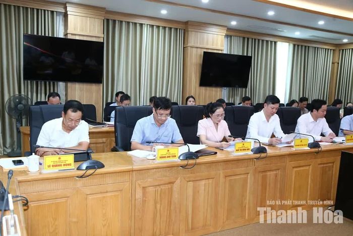 Các đại biểu dự phiên họp.