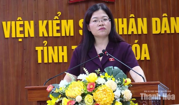 Phó Trưởng Đoàn ĐBQH tỉnh Thanh Hoá Lương Thị Hoa phát biểu ý kiến tại hội thảo.