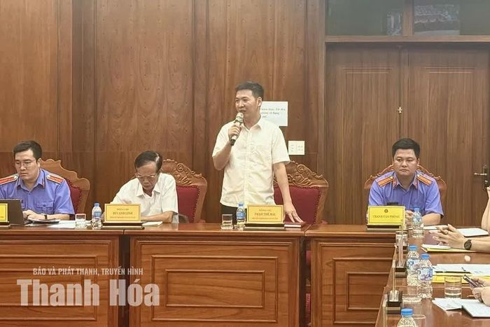 Đại biểu tham luận tại hội thảo