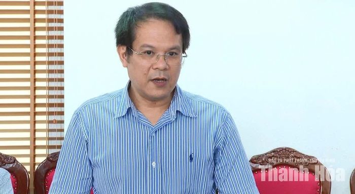 Phó Giám đốc Báo và Phát thanh, truyền hình Thanh Hóa Nguyễn Huy Long phát biểu tại cuộc họp.