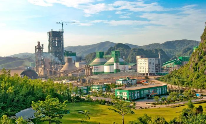 Công ty CP Xi măng Công Thanh nợ thuế 71,3 tỷ đồng. (Trong ảnh: Nhà máy xi măng Công Thanh).