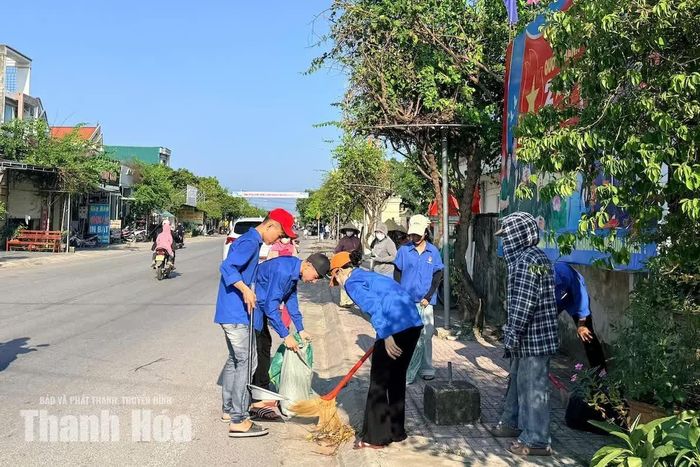 Các tuyến phố, khu dân cư được quét dọn sạch sẽ.