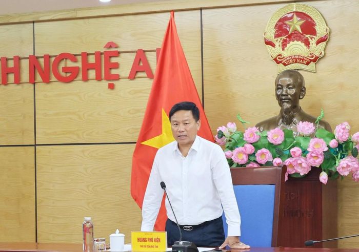 Ông Hoàng Phú Hiền, Phó Chủ tịch UBND tỉnh Nghệ An phát biểu tại cuộc họp. Ảnh: Kim Oanh.