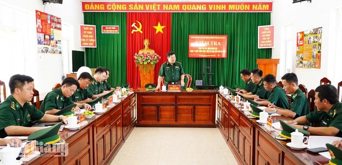 Đại tá Phạm Văn Thắng phát biểu kết luận buổi kiểm tra tại Đồn Biên phòng Cửa khẩu Vĩnh Hội Đông.