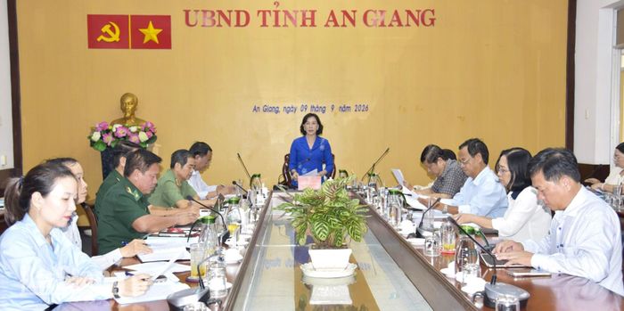Quang cảnh buổi làm việc.