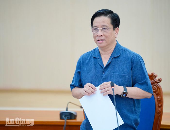 Ủy viên Trung ương Đảng, Phó Bí thư Tỉnh ủy, Chủ tịch UBND tỉnh An Giang Hồ Văn Mừng phát biểu chỉ đạo hội nghị.