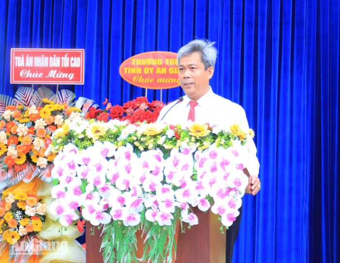 Chánh án Tòa án nhân dân tỉnh An Giang Thái Rết phát biểu ôn lại truyền thống.