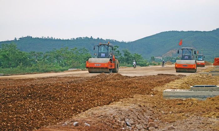  Nhà thầu thi công hạng mục san nền Khu công nghiệp Song Mai - Nghĩa Trung. 