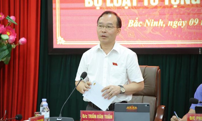  Đồng chí Trần Văn Tuấn phát biểu tại hội thảo. 