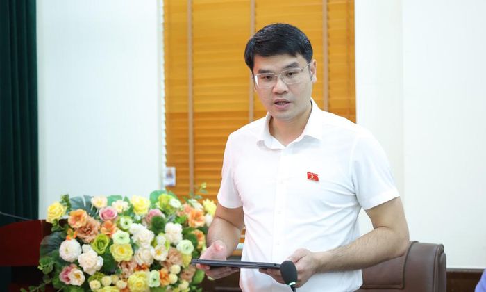  Đồng chí Nguyễn Đức Hùng, đại biểu Quốc hội khóa XVI tỉnh Bắc Ninh góp ý vào Dự thảo Bộ luật Tố tụng hình sự (sửa đổi). 