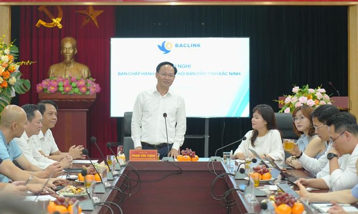 Đồng chí Phạm Văn Thịnh phát biểu tại hội nghị.