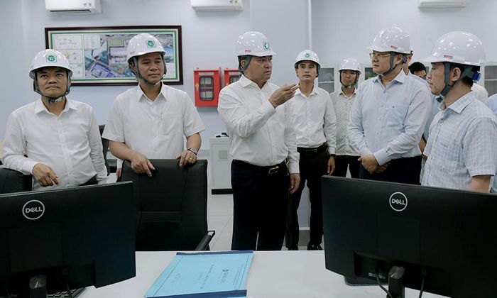 Đồng chí Nguyễn Hồng Thái cùng đoàn công tác tham quan Nhà máy xử lý chất thải rắn sinh hoạt công nghệ cao phát năng lượng ở xã Phù Lãng.