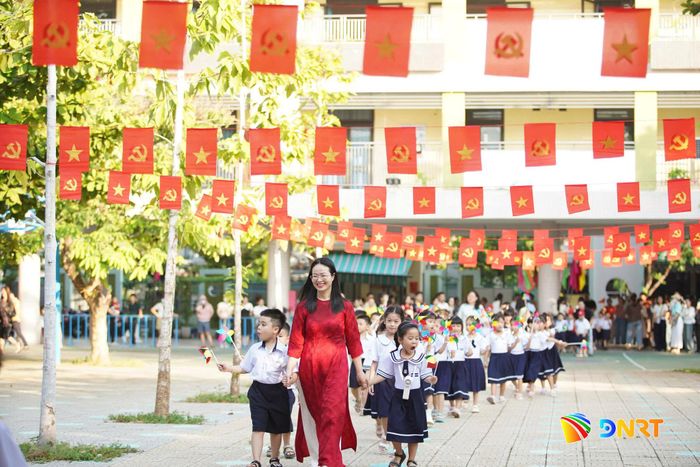 Niềm vui ngày đến trường.