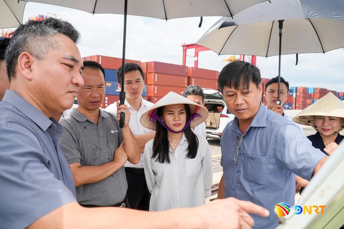 Nhà đầu tư Mingyang Smart Energy khảo sát tại hiện trường. Ảnh: HỒ QUÂN