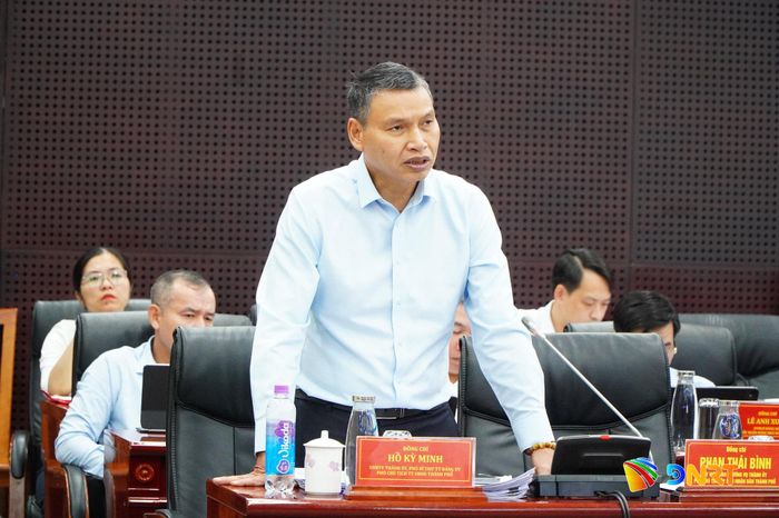 Phó Chủ tịch Thường trực UBND thành phố Hồ Kỳ Minh phát biểu thảo luận. Ảnh: VINH ANH