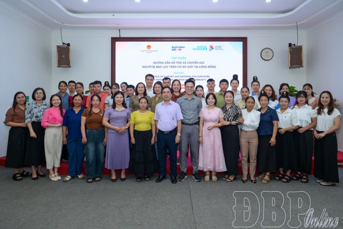 Tham gia tập huấn có cán bộ y tế, cán bộ Hội Liên hiệp Phụ nữ, cộng tác viên và công chức phụ trách công tác bình đẳng giới ở các xã: Na Son, Pu Nhi, Xa Dung, Tìa Dình, Na Sang, Mường Pồn và Nà Tấu.