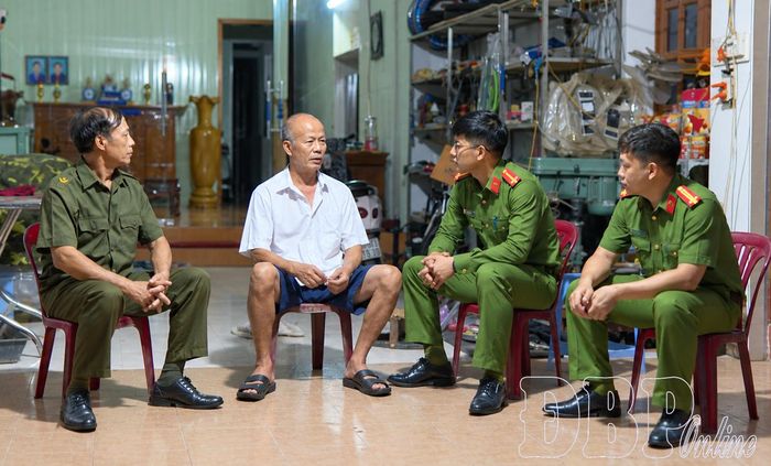 Công an phường Điện Biên Phủ thường xuyên xuống cơ sở nắm tình hình ANTT.
