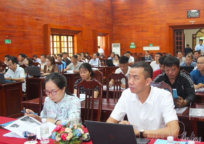 Đại biểu tham dự hội nghị tập huấn.