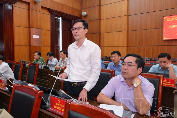 Đại diện lãnh đạo Sở Khoa học và Công nghệ phát biểu tại phiên họp.