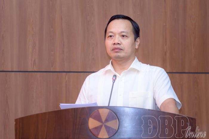 Bí thư Tỉnh ủy Trần Tiến Dũng phát biểu kết luận tại phiên họp.