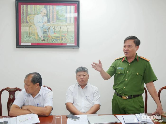 Đại diện Công an thành phố Đồng Nai phát biểu tại cuộc họp. Ảnh: Hạnh Dung